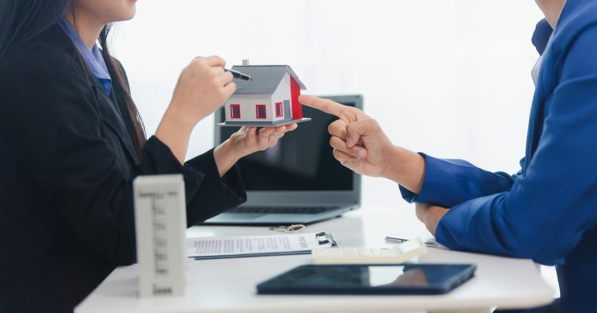 Cobrança de taxa SATI ilegal em contrato de compra de imóvel